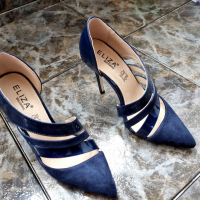 Нови Тъмно сини с естествена кожа , снимка 2 - Дамски обувки на ток - 36406134