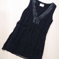 Черна шифонена рокличка с подплата и пайети около деколтето, снимка 1 - Рокли - 29233170