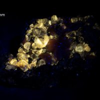 Друза от флуоресцентен церусит и барит 92g, снимка 2 - Други ценни предмети - 38376797
