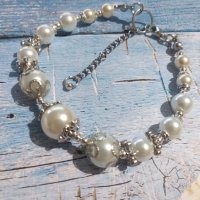Красива перлена гривна с кристални перли и красиви орнаменти в цвят Сребро , снимка 1 - Гривни - 39069474