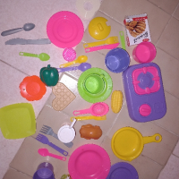 Приспособления за детска кухня,чаши,чинии,прибори,храни.Цената е за всички, снимка 7 - Фигурки - 44509688