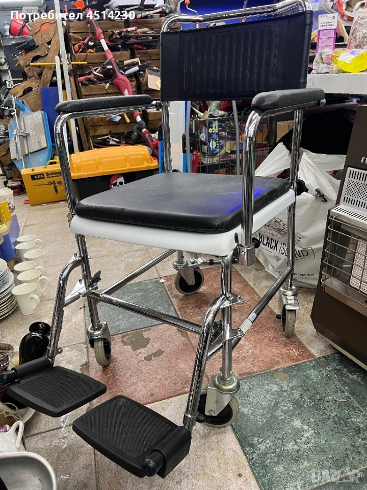 Санитарна инвалидна количка с гърне / комод количка – много добро състояние, снимка 1