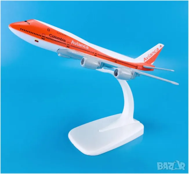 Бойнг 747 самолет модел макет Avianca метален черна кутия пътници на борда, снимка 1