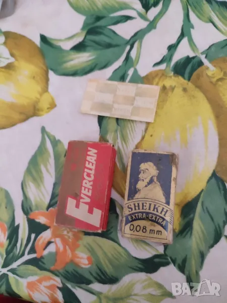 2 старинни пакетчета с ножчета за бръснене и едно празно пликче, снимка 1