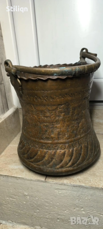 Голяма медна кофа с гравиран ефект от времето на Сефевидите, Персия, 18 век., снимка 1