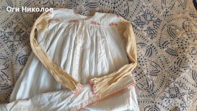 Автентична дълга  риза от народна носия, снимка 3 - Антикварни и старинни предмети - 50470517