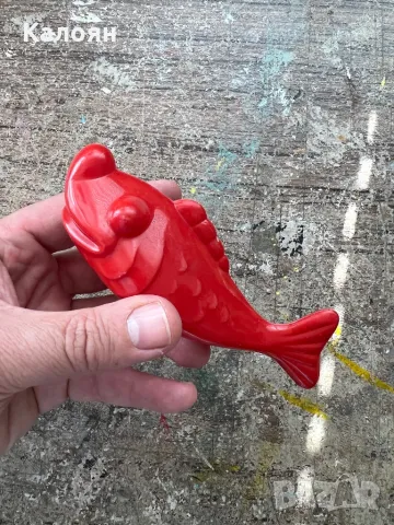 Пластмасова играчка червена рибка
