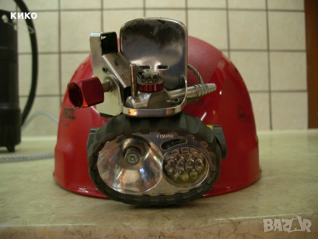 К-Т пещерна каска PETZL  Ecrin Roc - DUO 14 диода - AC пиезо и карабитка ARIANA, снимка 2 - Други спортове - 52930543