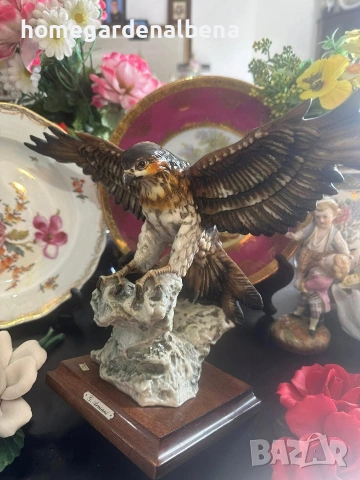 Порцеланова скулптура G. Armani Florence – Сокол, Италия, сертификат, снимка 7 - Декорация за дома - 54118168