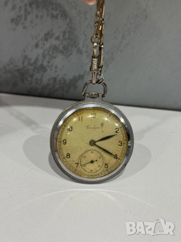 Часовници Искра и Салют, снимка 3 - Антикварни и старинни предмети - 53168079