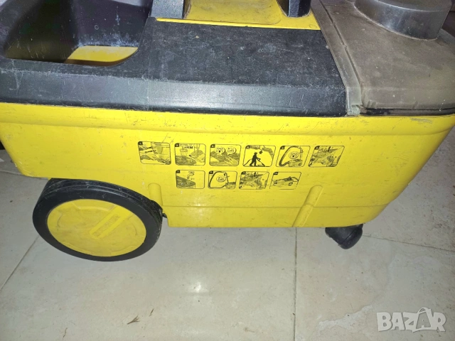 Професионална машина за пране Karcher Puzzi, снимка 3 - Парочистачки и Водоструйки - 54279886