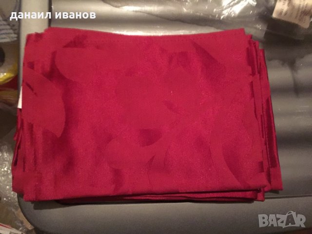 Текстилни  4 салфетки по 2 броя комплект за маса коледни червени , снимка 1 - Покривки за маси - 35053746