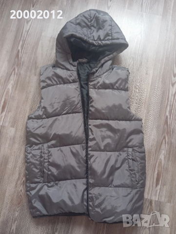 Ватиран елек с качулка 