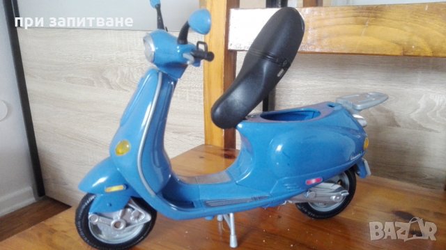 Мотор, моторче Vespa, играчка от Mattel inc., 2002, голяма 30 см., снимка 4 - Колекции - 34989366