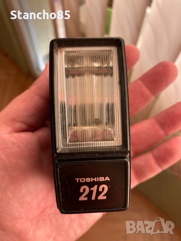 Toshiba 212 светкавица, снимка 1 - Светкавици, студийно осветление - 29932423