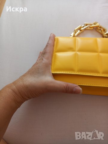 Жълта дамска  чантичка , снимка 2 - Чанти - 42775580