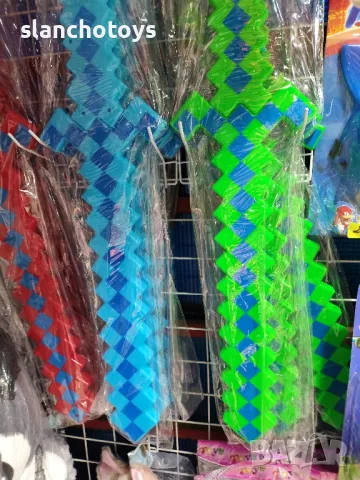 Меч, пистолет или брадва на Майнкрафт, снимка 2 - Играчки за стая - 47688738