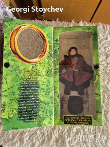 Колекционерска кукла на Фродо от Властелина на пръстените на ToyBiz., снимка 4 - Колекции - 56038350