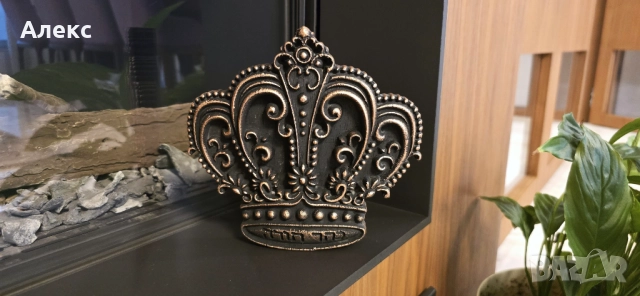 Масивна дървена корона.