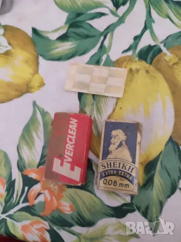 2 старинни пакетчета с ножчета за бръснене и едно празно пликче, снимка 1