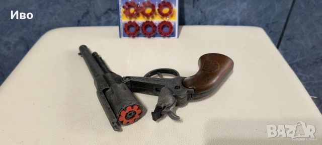 Винтидж италианска реплика на револвер Edison Giocattoli - модел Apache, снимка 12 - Други ценни предмети - 53231121