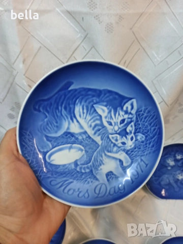 Порцеланова серия антикварни малки чинии за стена от серия Денят на майката - животни от 1970-1981 г, снимка 3 - Антикварни и старинни предмети - 52176223
