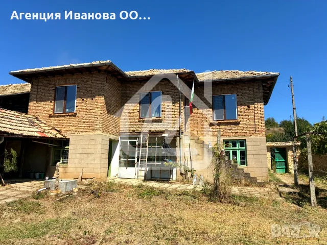 Къща с голям двор и плевник в с. Конак, 20 км от Попово