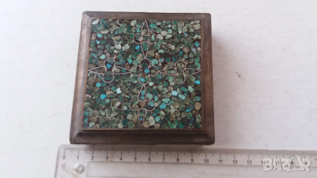 уникална посребрена кутия с камъни за бижута 