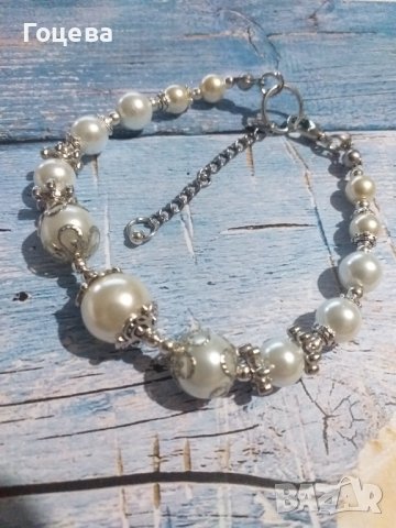 Красива перлена гривна с кристални перли и красиви орнаменти в цвят Сребро 