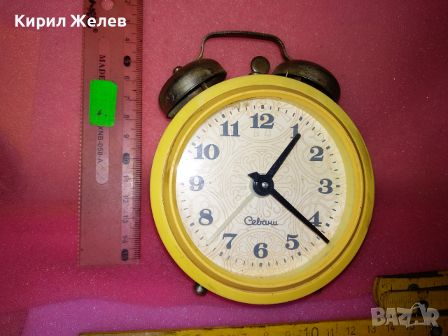 СЕВАНИ Стар РЯДЪК КОЛЕКЦИОНЕРСКИ РУСКИ БУДИЛНИК МЕХАНИЧЕН НАСТОЛЕН ЧАСОВНИК СЕВАНИ СССР 43709, снимка 10 - Антикварни и старинни предмети - 44549035