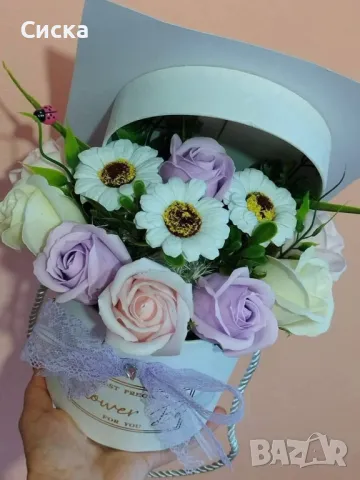 Тематични букети със сапунени цветя от пластичен сапун за абитуриенти или абсолвенти, снимка 4 - Подаръци за жени - 49709132