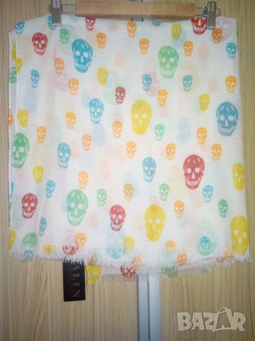 Нов дамски шал с черепи, снимка 1