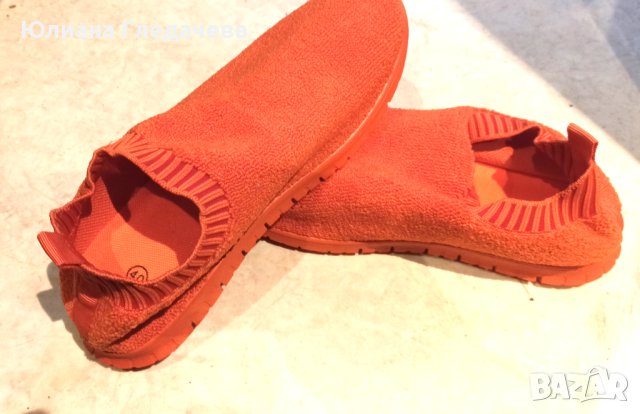 Продавам дамски текстилни маратонки нови 40 номер -12.90лв. 