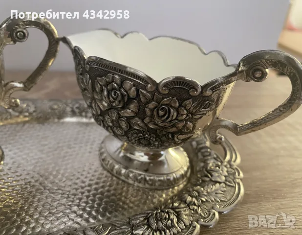 за Bazar.bg на български:

🌸 Винтидж комплект за захар и сметана с декоративен поднос.1940-1960г., снимка 7 - Други ценни предмети - 55979983