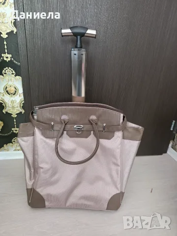 Tupperware чанта за път с колелца и дръжка