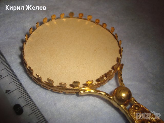 СТАРА ПОЗЛАТЕНА БРОНЗОВА ФИЛИГРАННО ОРНАМЕНТИРАНА РАМКА заРЕТРО ОГЛЕДАЦЕ с ТЕКСТИЛНА ДЕКОРАЦИЯ 26184, снимка 4 - Други ценни предмети - 38257918