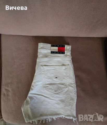 Къси бели дънки Tommy Hilfiger , снимка 5 - Къси панталони и бермуди - 54349767