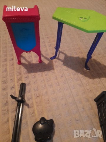 Монстър хай , снимка 3 - Кукли - 52415358