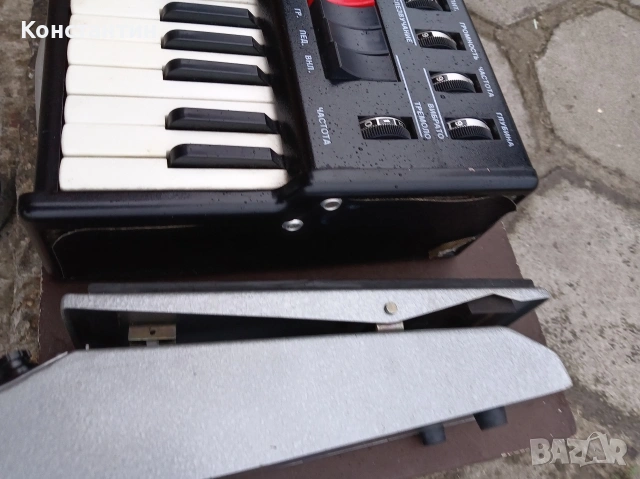 Винтидж съветски синтезатор Faemi-M (Фаэми-М) – Рядък колекционерски модел, снимка 10 - Антикварни и старинни предмети - 53950132