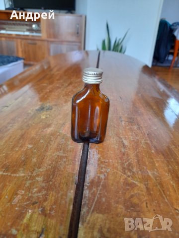 Стара бутилка от ликьор Stroh Kirsch, снимка 3 - Други ценни предмети - 37575260