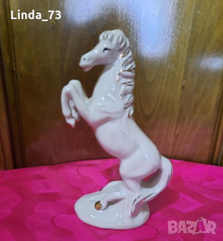 Статуетка на конче от порцелан. Без маркировка. Внос от Германия., снимка 1