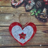 Коледна декорация сърце / Коледни играчки сърце за елха от филц ръчна изработка , снимка 5 - Декорация за дома - 34406124