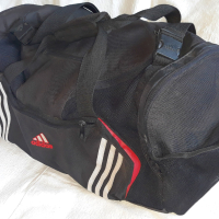 Спортна чанта Adidas. Размери 57 x 30 x 22 см, снимка 1 - Чанти - 44590101