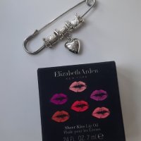 Червило Elizabeth Arden Tropical Escape Sheer Kiss Lip Oil + подарък брошка, снимка 3 - Декоративна козметика - 38065995
