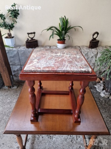 Превъзходна много красива антикварна масичка от масив с мраморен плот , снимка 1