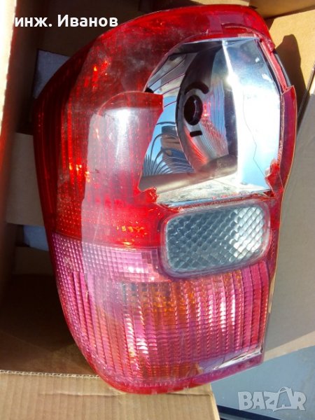 Продавам ляв стоп от ТойотаРав4 леко счупен, снимка 1