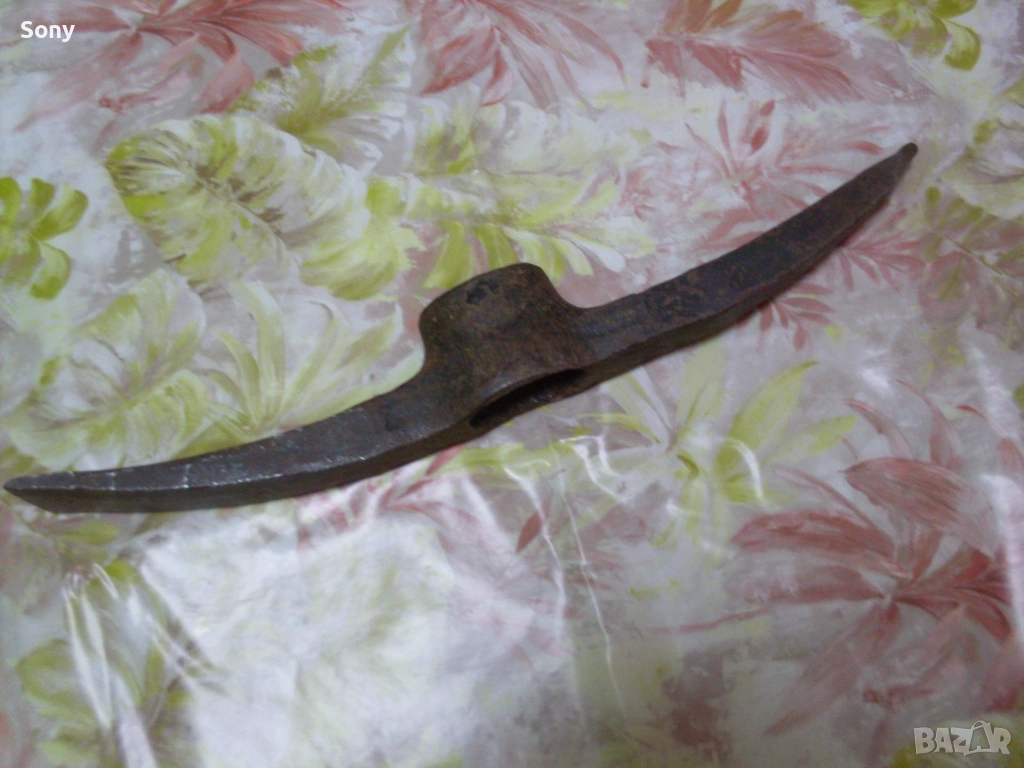 Стар български инструмент- кирка., снимка 1