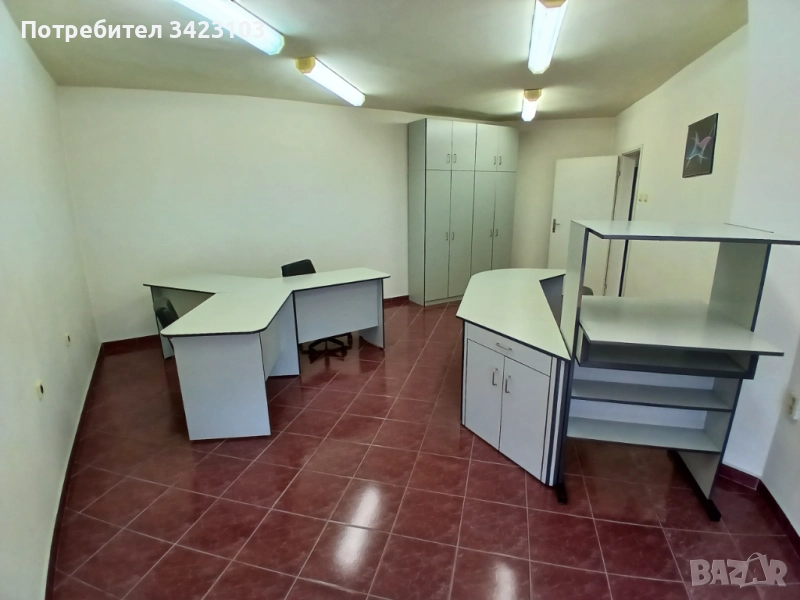 Офис, снимка 1