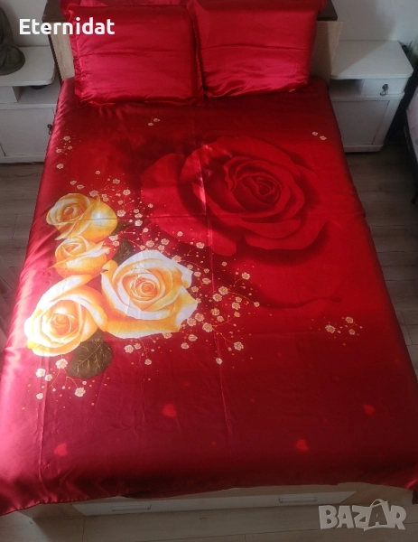 Червени сатенени чаршафи с рози, снимка 1