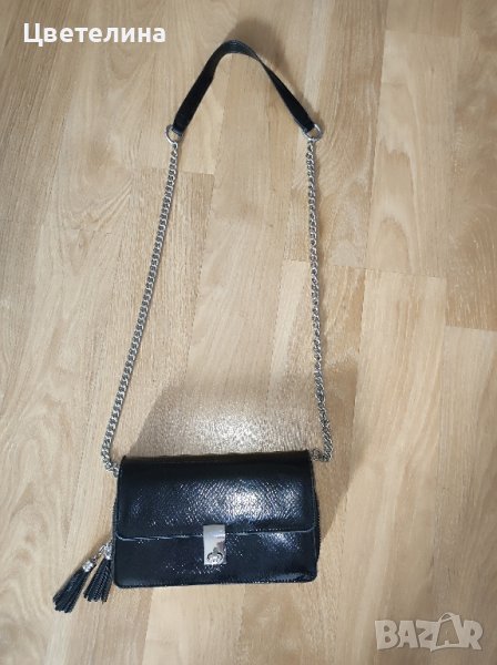 Дамска черна чанта CROPP змийски принт цена 20 лв. + подарък висулка пухче, снимка 1